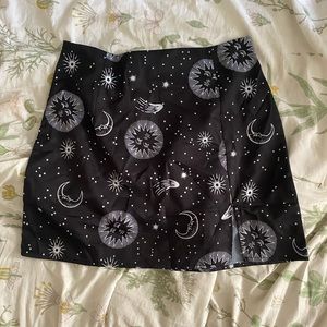 Black skirt with white sun and moon print design with slit